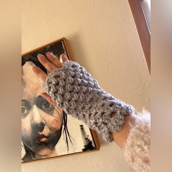 “ICE CASTLES” CROCHETED FINGERLESS GLOVES AND EAR WARMER SET - Picture 6 of 9